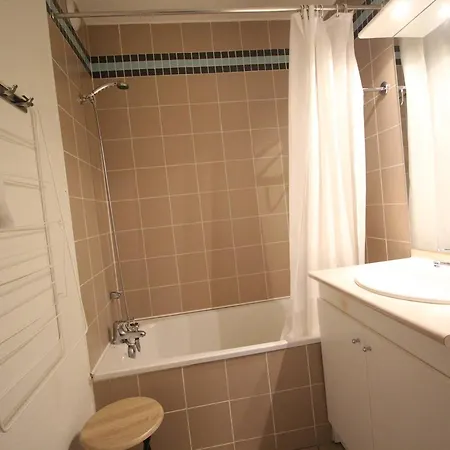 T2 Avec Balcon, Parking Et Lave-linge Pres Du Parc - Fr-1-313-235 * Bagnères-de-Luchon